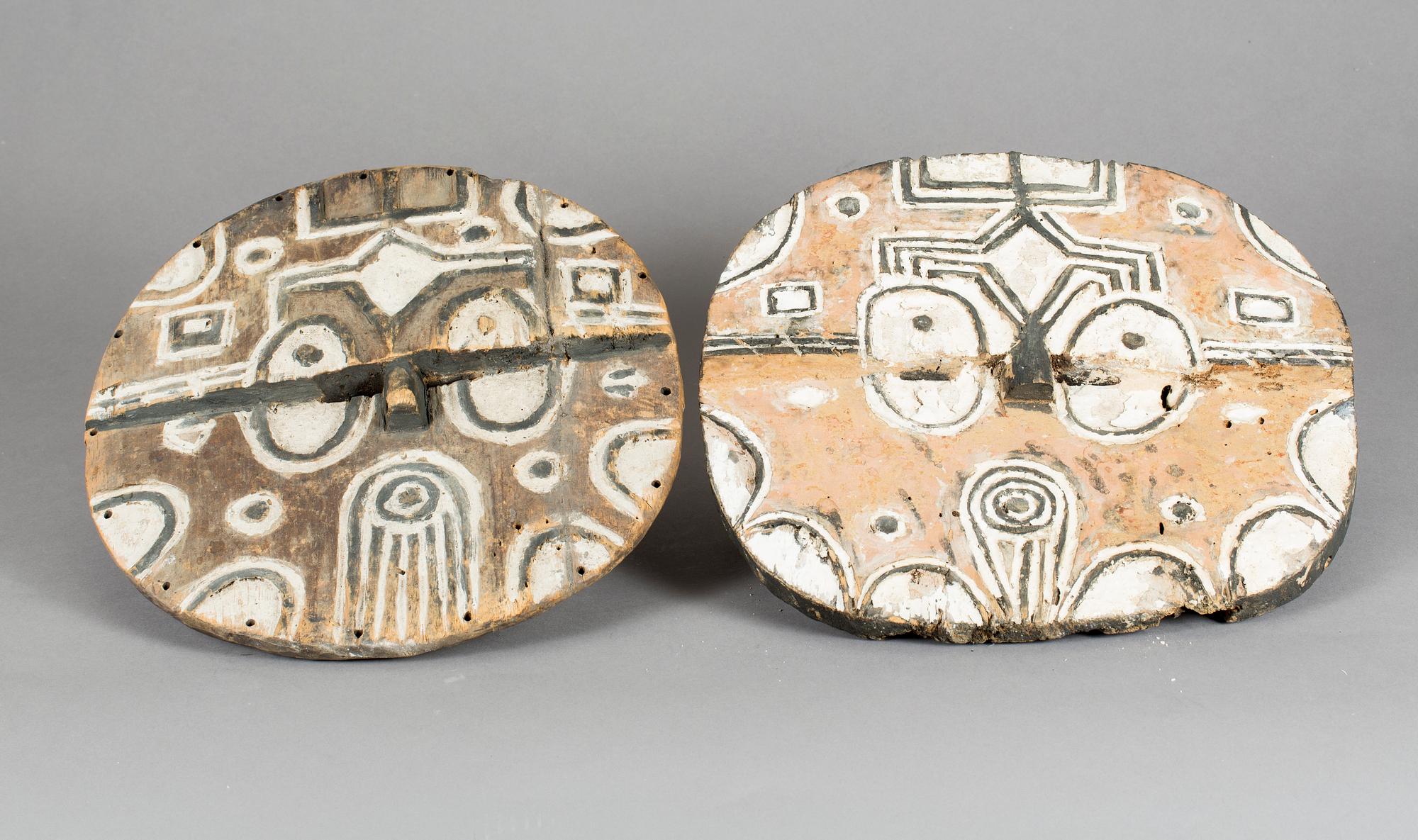 MASKER, två st, "TEKE", Kiduma, Kongo. 1900-talets mitt.