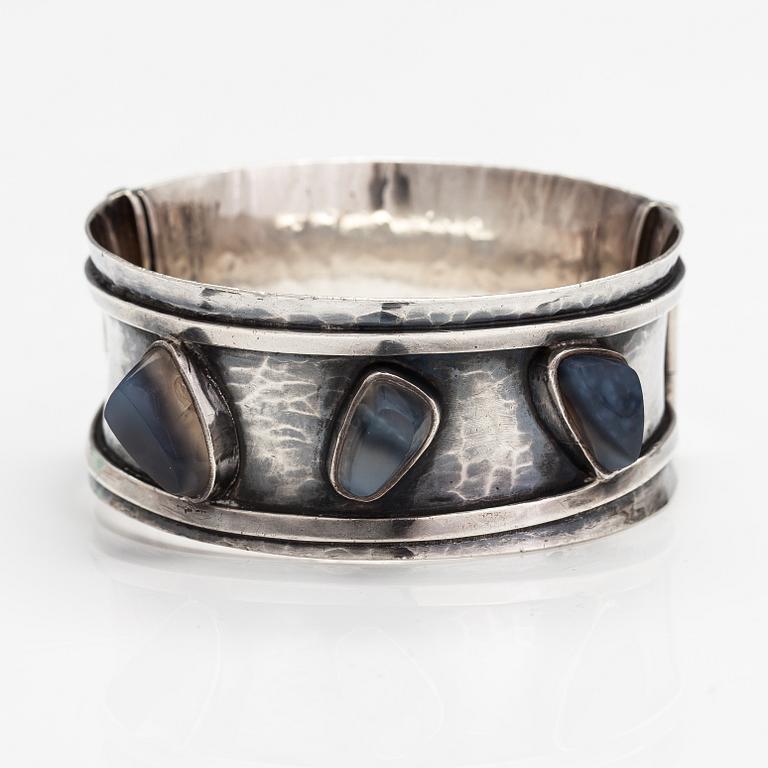 Reijo Sirkeoja, A silver bracleet with agates. Tampere 1961.