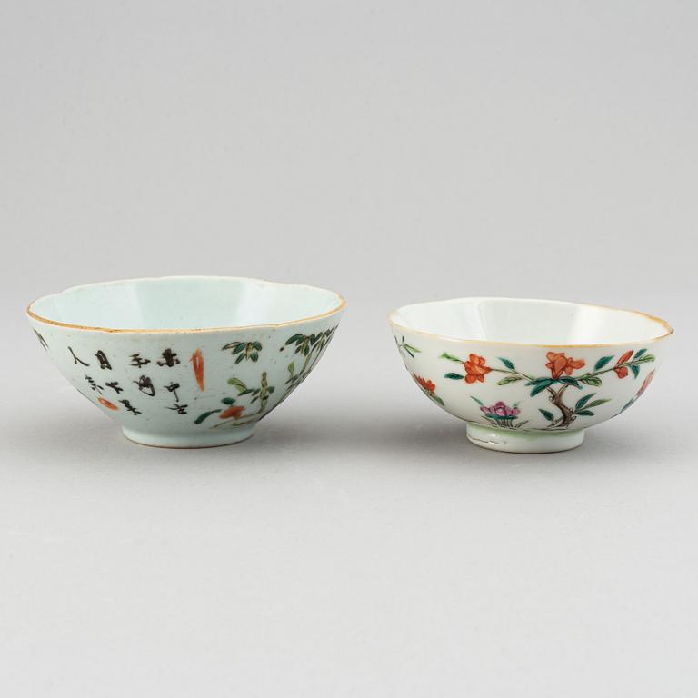 A group of 19 chinese porcelain objects, Qing dynasty and 20th century.