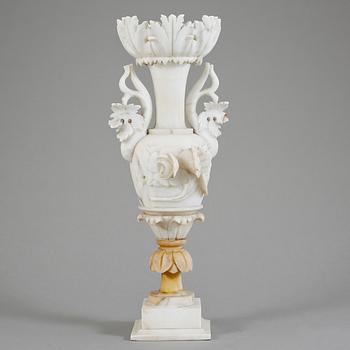 PRAKTVAS, alabaster, sent 1800-tal.