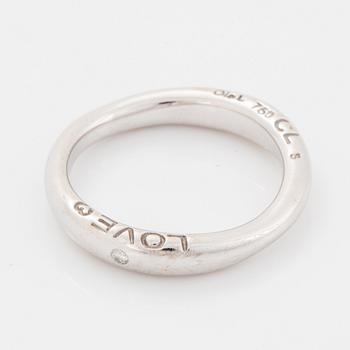 Ole Lynggaard, Charlotte Lynggaard, Love ring nr 3 vitguld med briljantslipad diamant ca 0.015 ct.