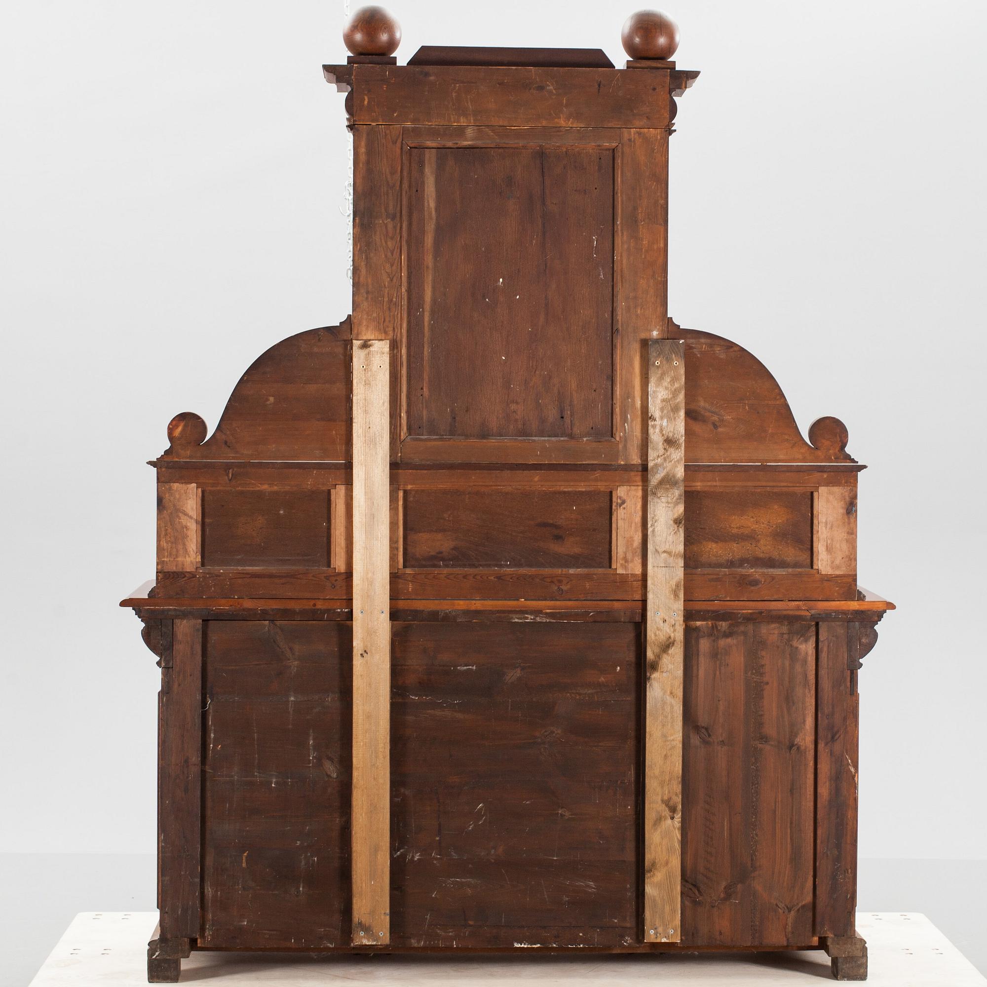 SKÄNK, nyrenässans. 1800-talets andra hälft. Märkt Malmö 1881.