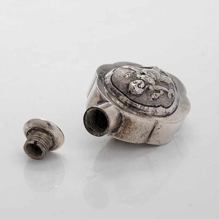A silver bowl, Tillander import marks, 1983, and a silver snuff bottle.