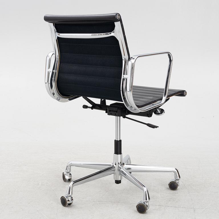 Charles & Ray Eames, office chair, "EA117" Vitra.