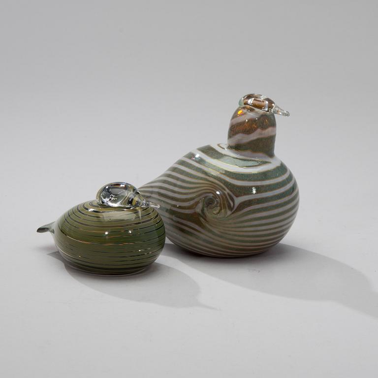FIGURINER, 2 st, glas, en signerad O.Toikka Nuutajärvi.
