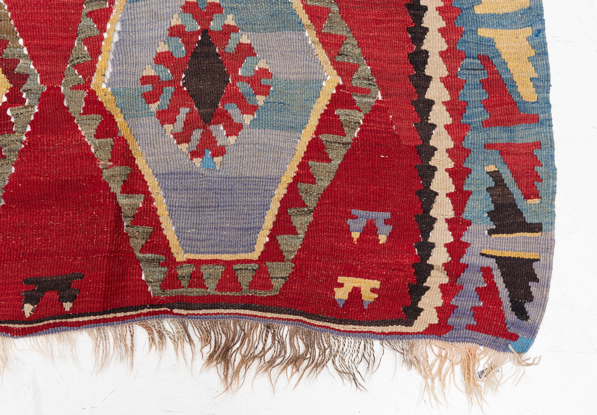 An antique/semi-attique kelim carpet, c. approx. 320 x 222 cm.