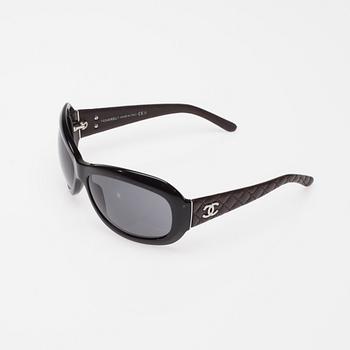 SOLGLASÖGON, Chanel.