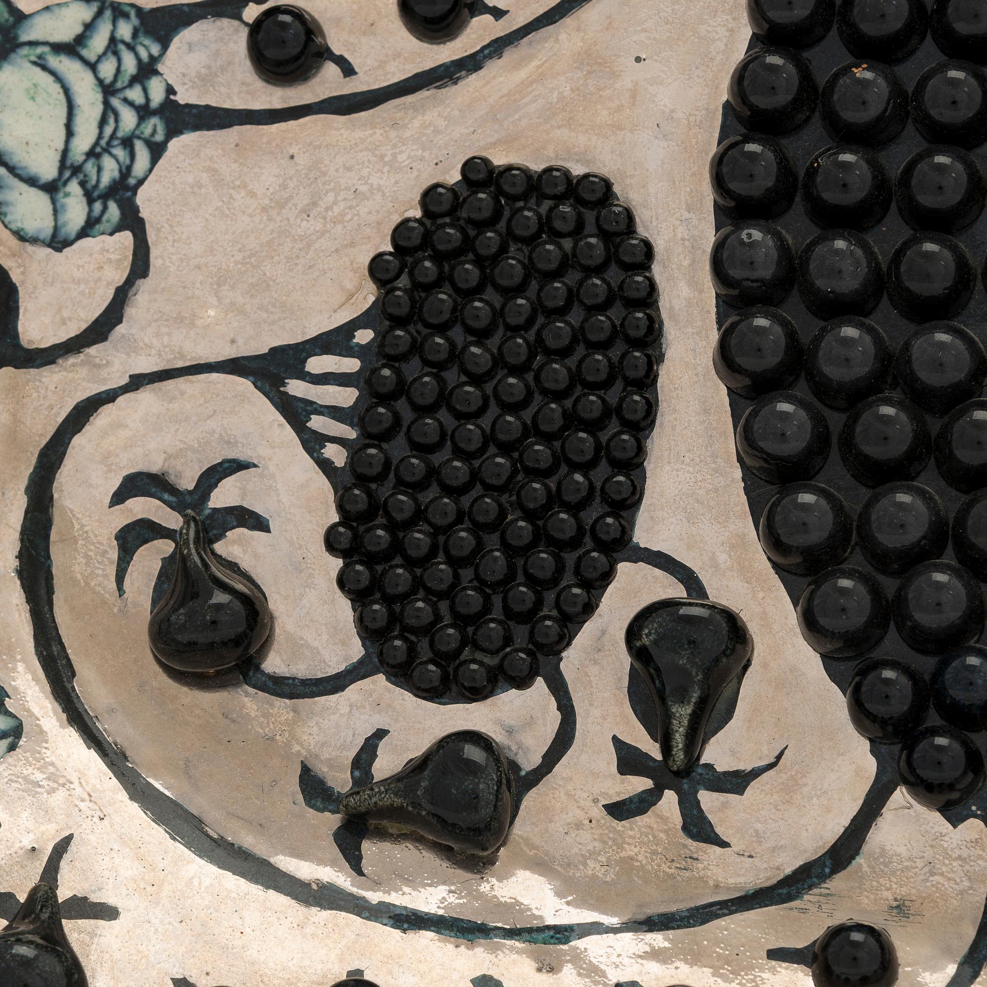 Birger Kaipiainen, a stoneware decorative dish signed Kaipiainen Arabia.