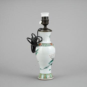 VAS/BORDSLAMPA, porslin, Kangxistil, sannolikt omkring sekelskiftet 1900.
