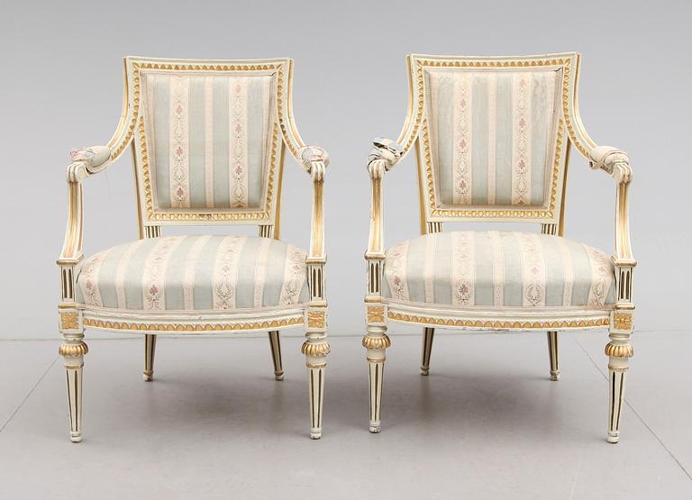 KARMSTOLAR, 1 par, gustavianska, signerade LSH Lars Söderholm, 1700-talets andra hälft.