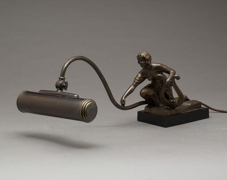 BORDSLAMPA/PIANOLAMPA, 1900-talets första hälft.