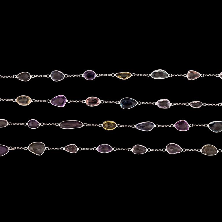 COLLIER, olikfärgade, bl a ljust blå och rosa safirer, tot. 55 ct.
