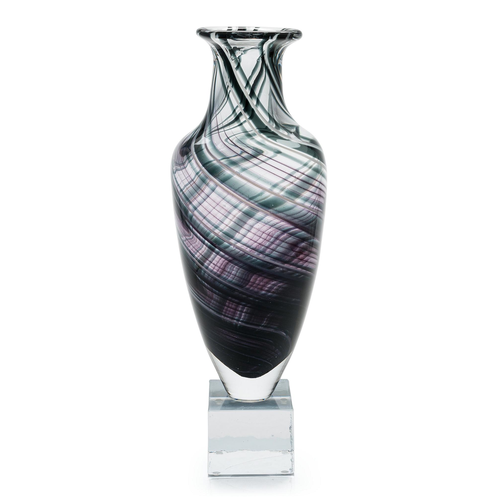 TARU SYRJÄNEN, a vase signed Taru Syrjänen 1999 Nuutajärvi.