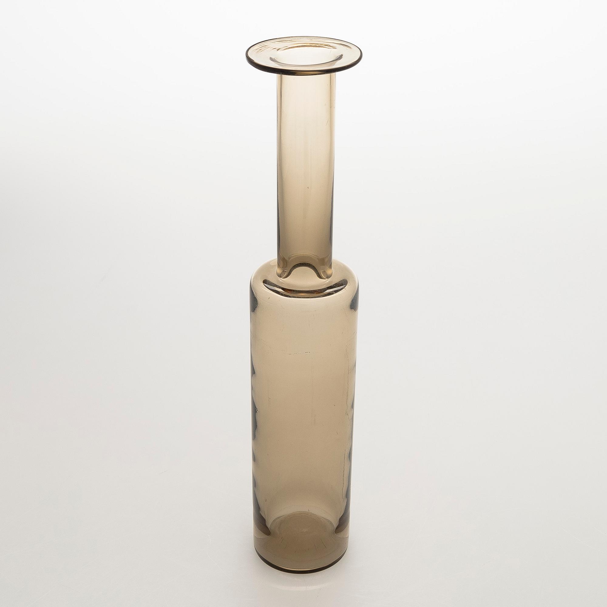 Nanny Still, flaska, modell 1737, signerad Riihimäen Lasi O.Y. Nanny Still.