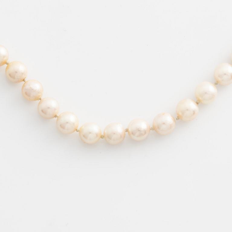 Collier odlade pärlor lås 14K guld med diamanter.