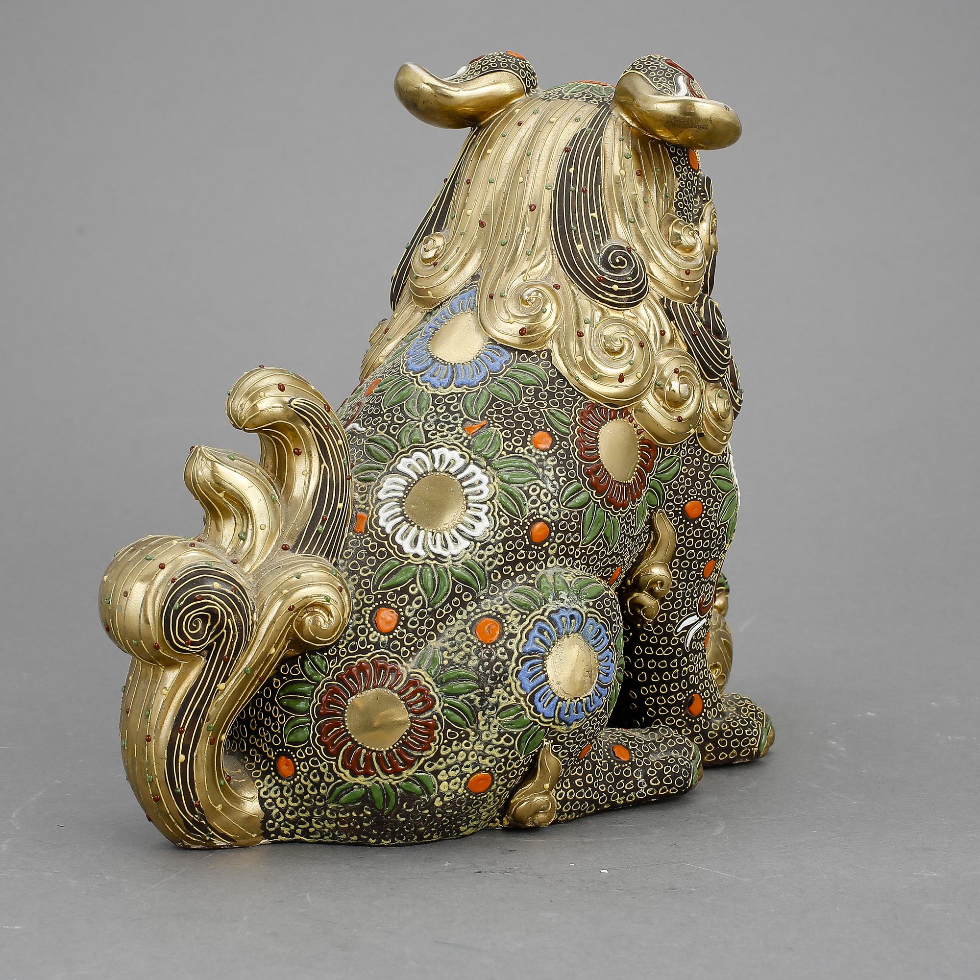 TEMPELLEJON, porslin, Japan 1900-talets första hälft.