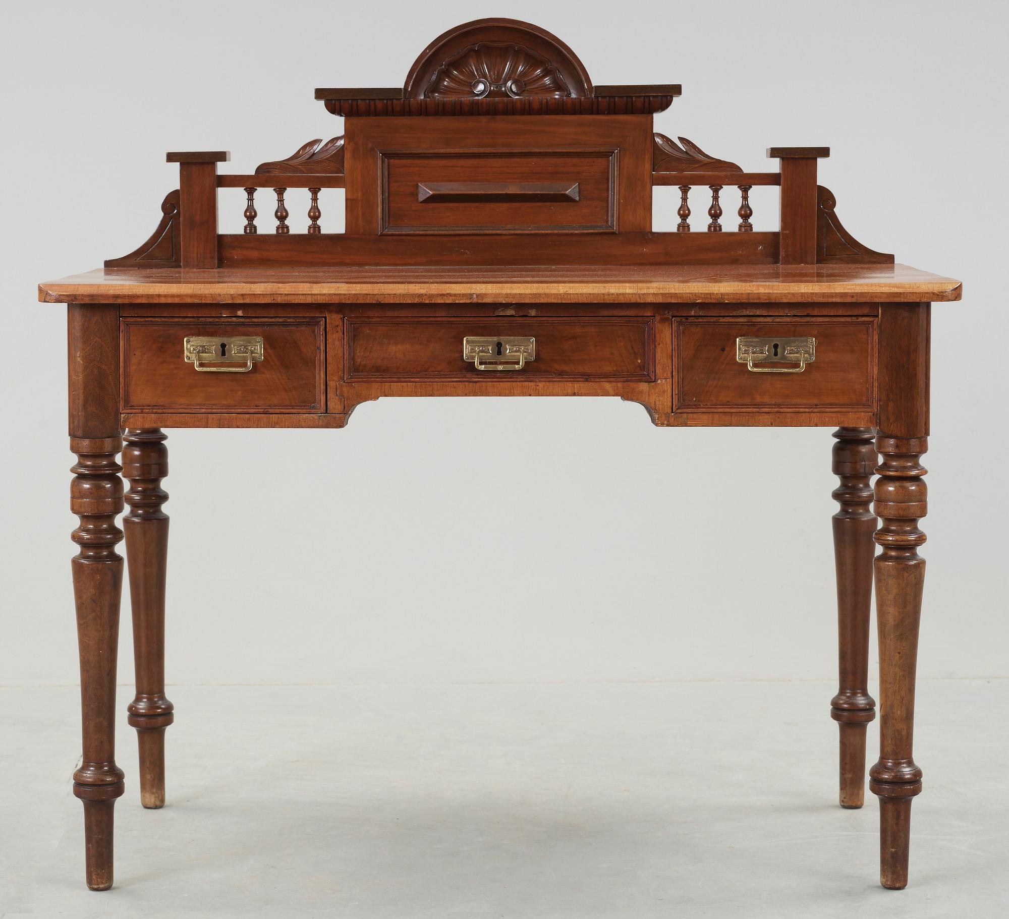 SKRIVBORD med UPPSATS, nyrenässans, tidigt 1900-tal.