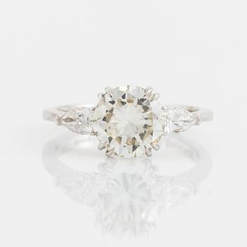 Ring, med  briljantslipad diamant 2,07 ct, medföljande IGI report.