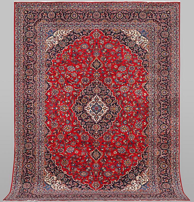 A carpet, Kashan, ca 360 x 247 cm.