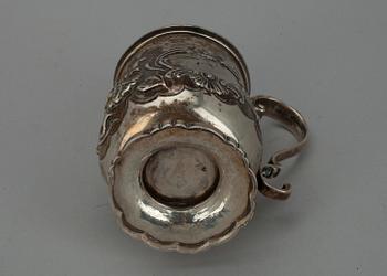 MUGG, sterling silver, Edward Barton, London 1832. Vikt 128 g.