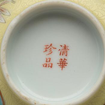 A yellow sgrafitto bowl, Republic with four character mark 'Qinghua Zhenpin'.