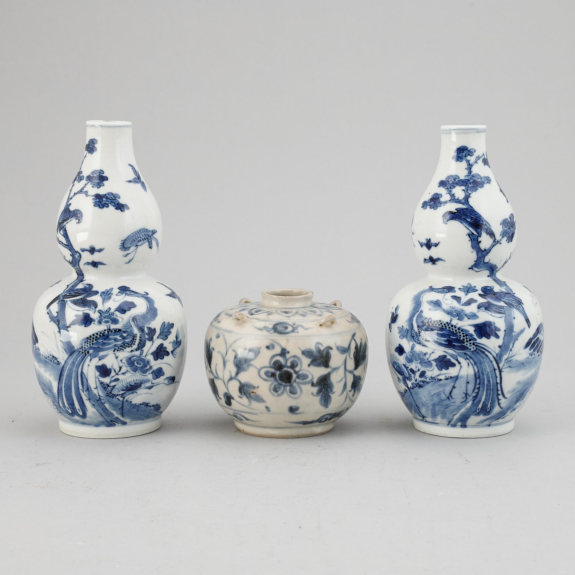 A pair of blue and white 'double gourd' vases, Qing dynasty, late 19th century, and a ceramic jar, south east asian.