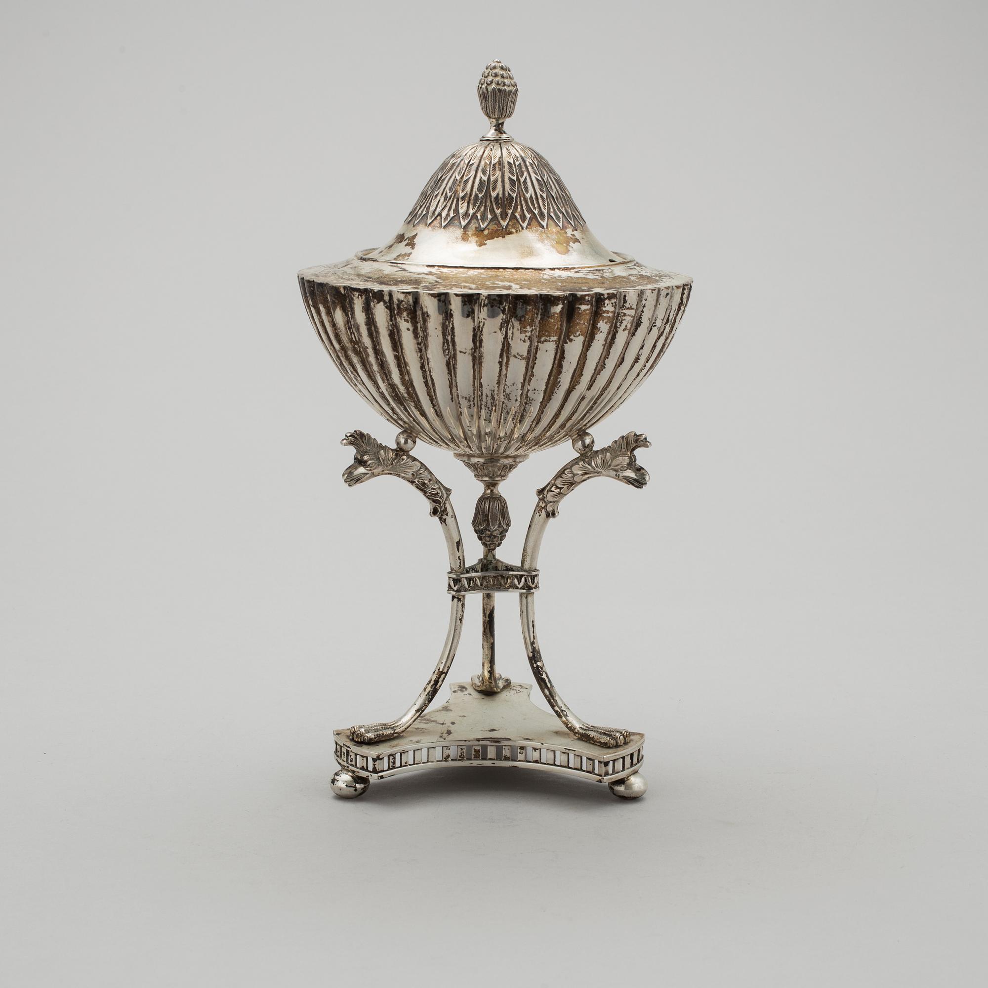 STRÖSOCKERSKÅL med LOCK, silver, GAB, Stockholm, 1905. Vikt ca 572g.