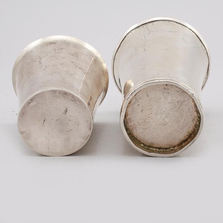 BÄGARE, 2 st, silver, 1700/1800-tal. Vikt 450 gram.