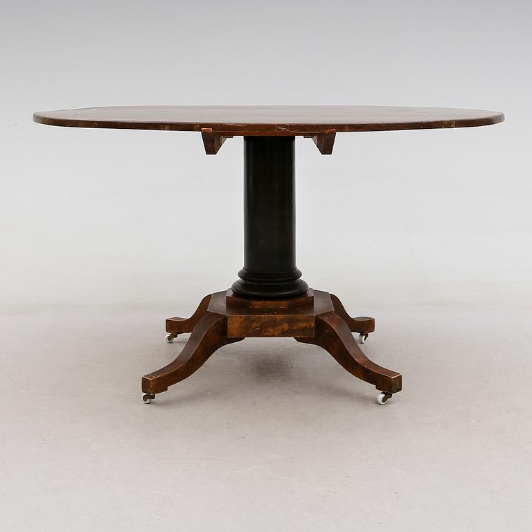 BORD, Karl Johan-stil, 1900-talets första hälft.