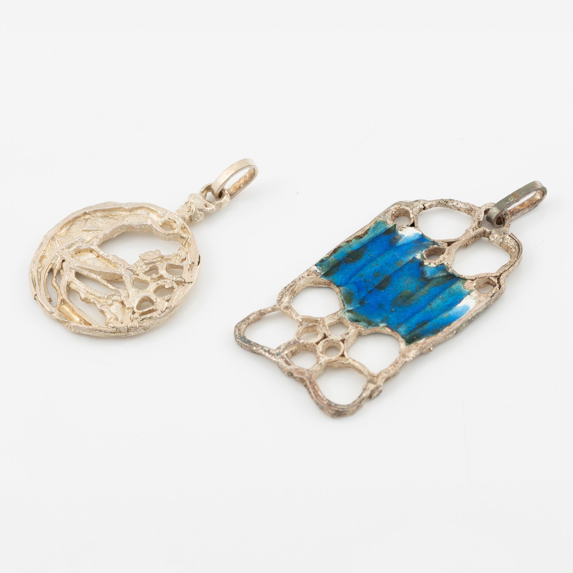 Lars Arby, three neck rings and two pendants, silver with enamel.