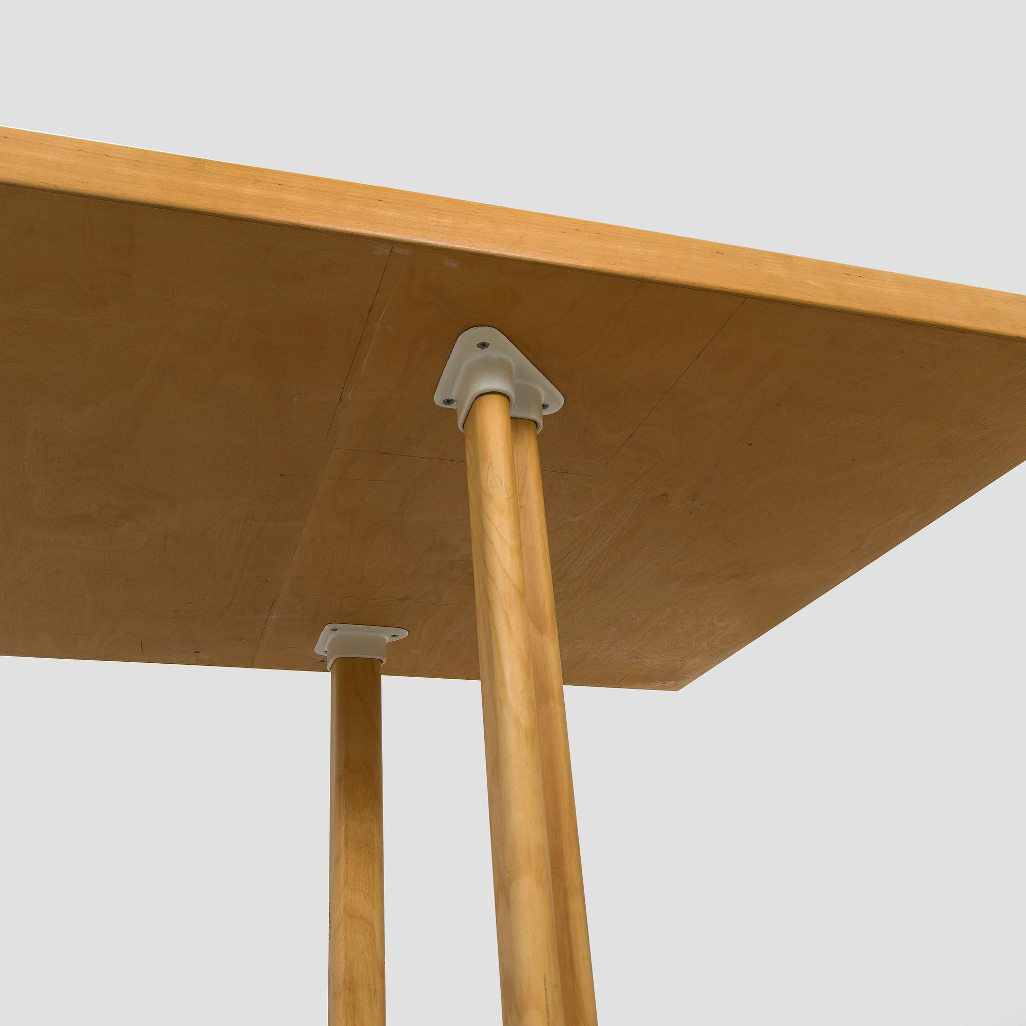 Alvar Aalto, ruokapöytä / neuvottelupöytä, malli 86, Artek, 1900-luvun loppu.