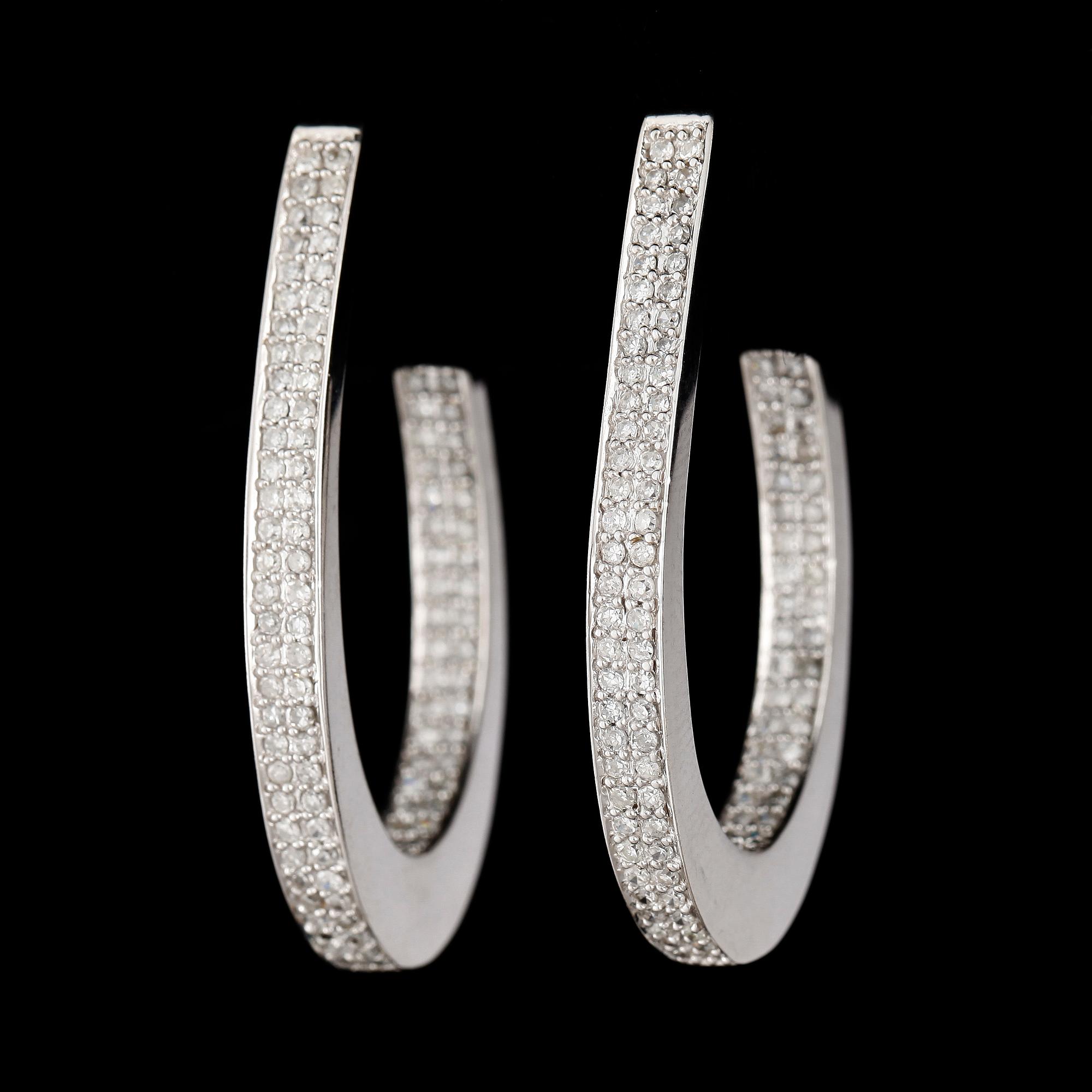ÖRHÄNGEN, ett par, 14k vitguld med briljantslipade diamanter tot ca 1 ct. Total vikt ca 7,8 gram.