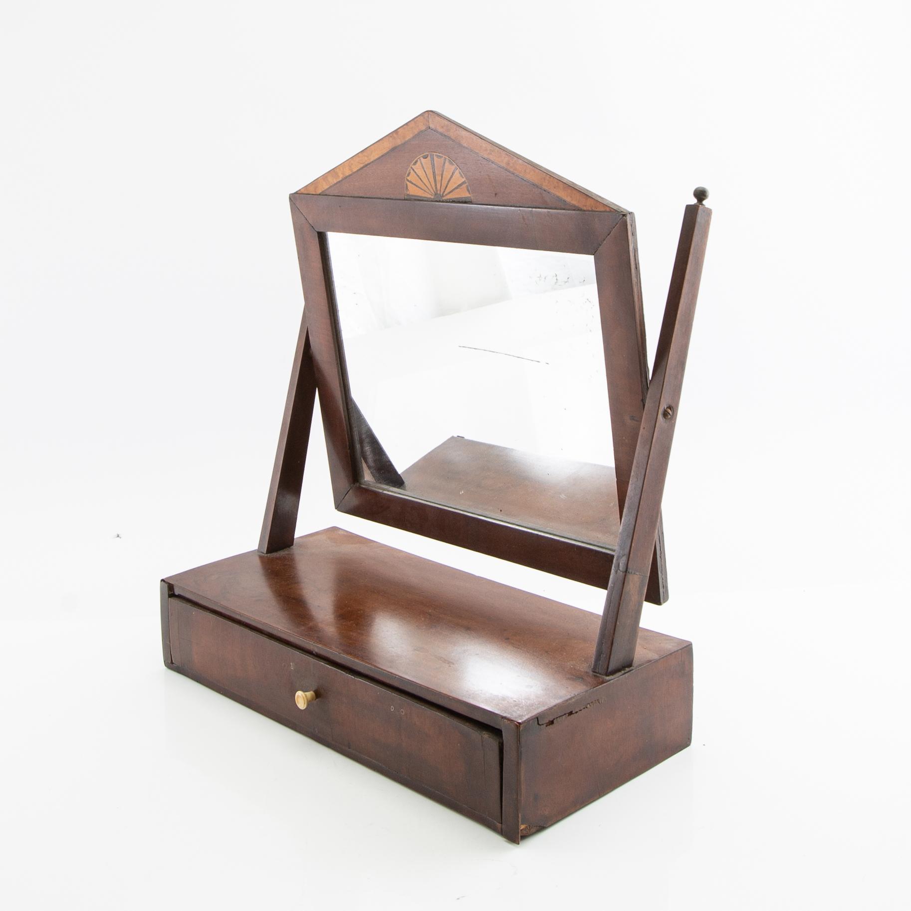 Chest of drawers mirror, mid-20th century.