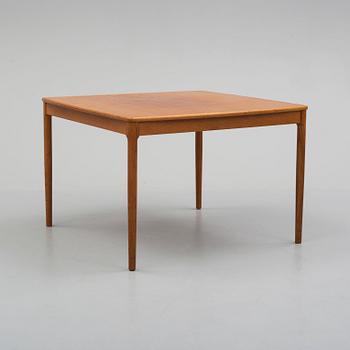 A second half of the 20th century coffee table, designed by Yngvar Sandström, AB Seffle Möbelfabrik, Sweden.