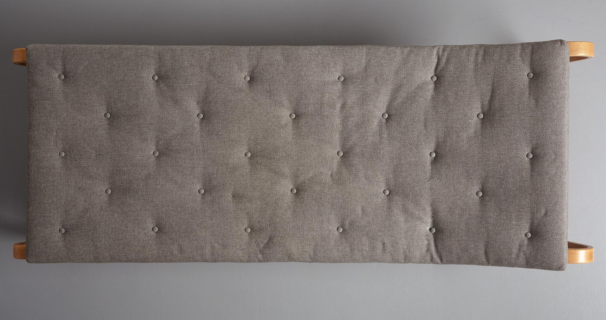 Bruno Mathsson, a Swedish Modern 'Paris' beech daybed, Firma Karl Mathsson Värnamo Sweden, 1940's.