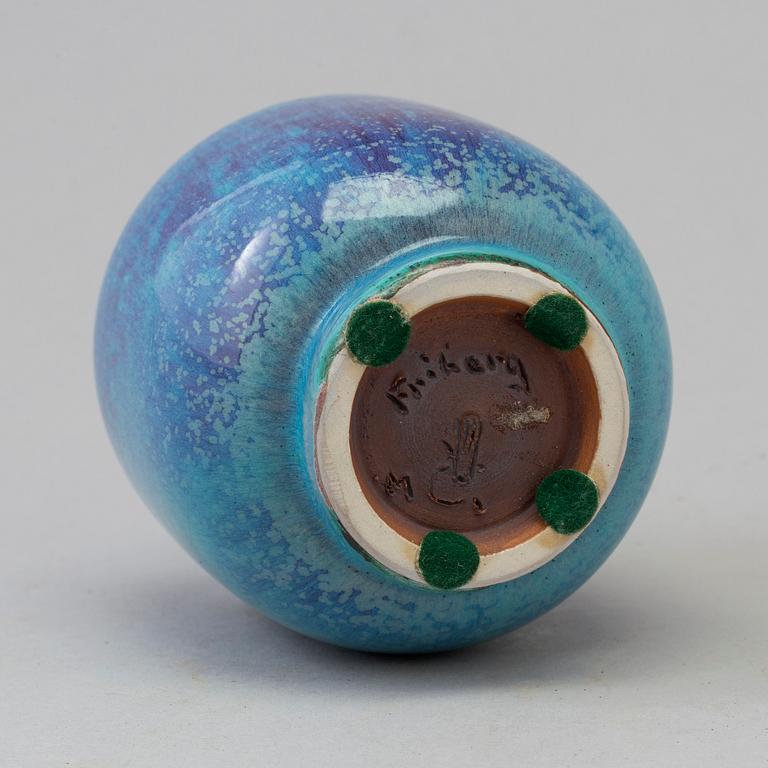 A Berndt Friberg stoneware vase, Gustavsberg studio, Sweden 1971.