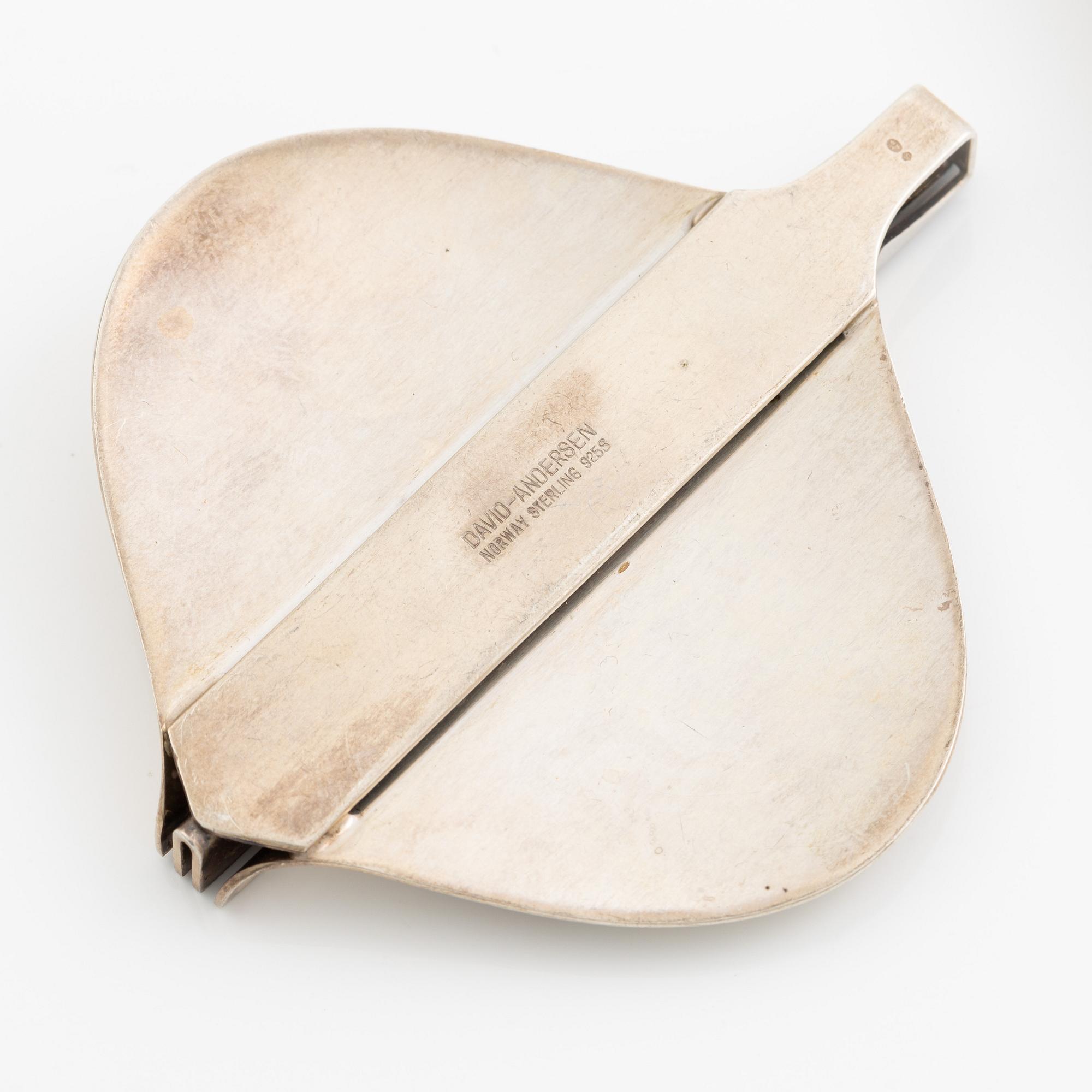 Bracelet and pendant, silver. Pendant by David Andersen, Norway.