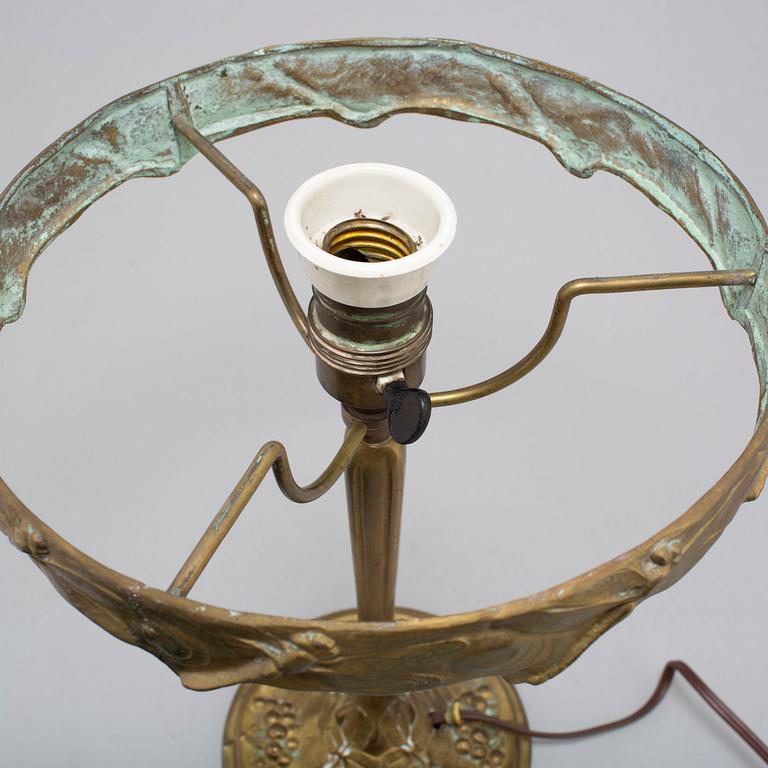 AN ART NOUVEAU BRASS TABLE LAMP:.