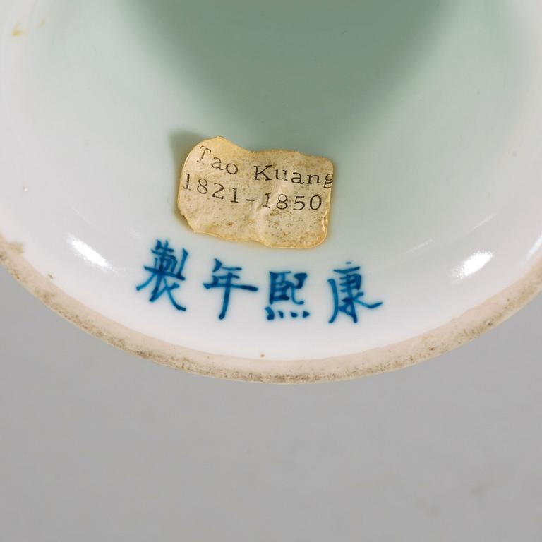 A blue and white stemcup, Qing dynasty, 19th century with a Kangxi four carachter mark.