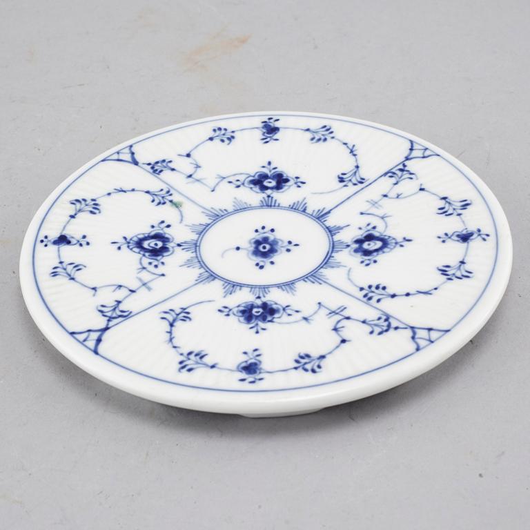 A porcelain tableware set of 69 pcs, "Musselmalet" by Royal Copenhagen, second half of the 20th century.