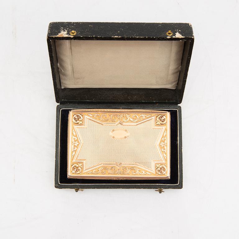 A Swiss mid- 19th century, en deux couleurs, gold box, unidentified makers mark CCS.