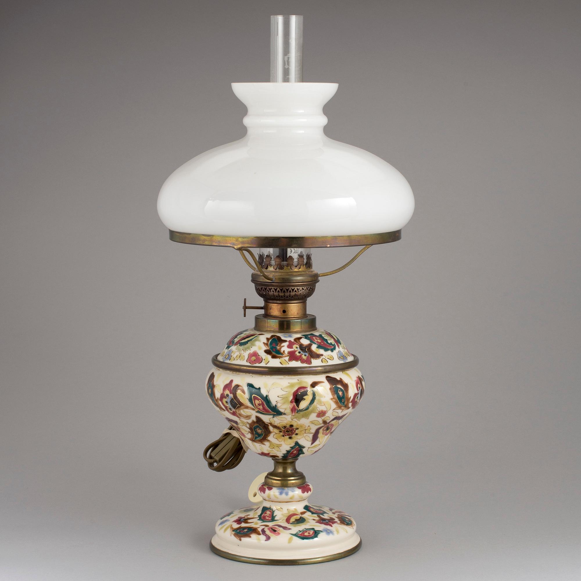 FOTOGENLAMPA, majolika, sent 1800-tal.