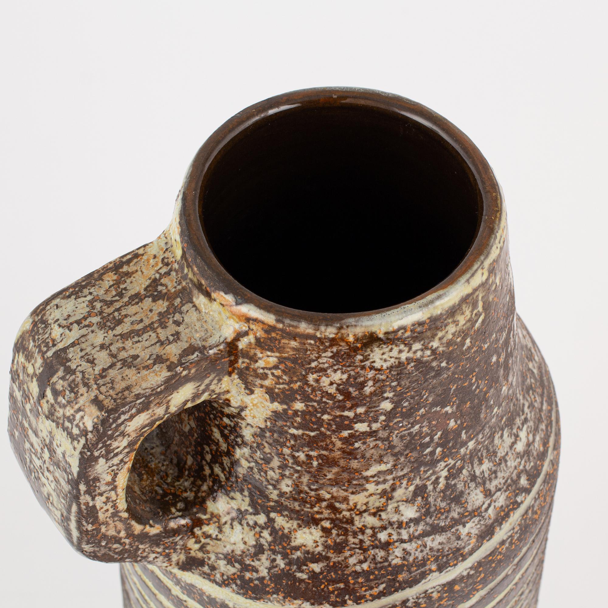 Ingrid Atterberg, golvvas, lergods, "Sparta", modell 2422, Upsala-Ekeby.