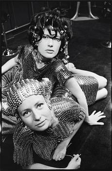 Carl Johan De Geer, "Marie-Louise och Gunilla, Paco Rabanne, 1967".