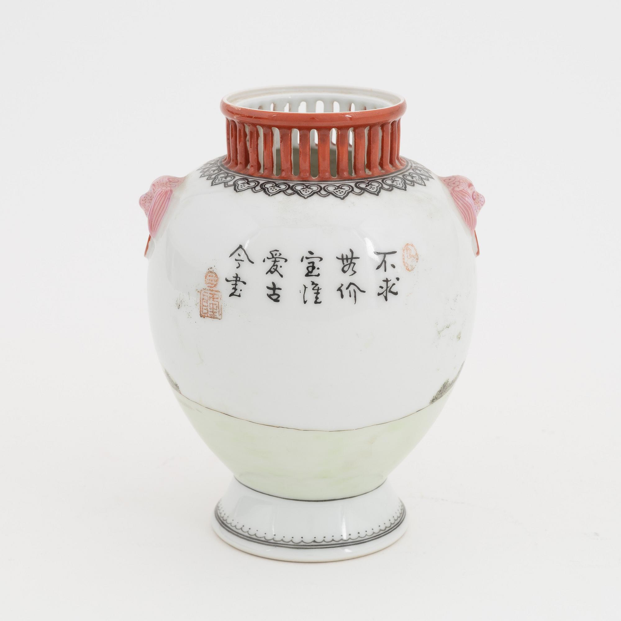 A Chinese Republic vase, 20th Century.