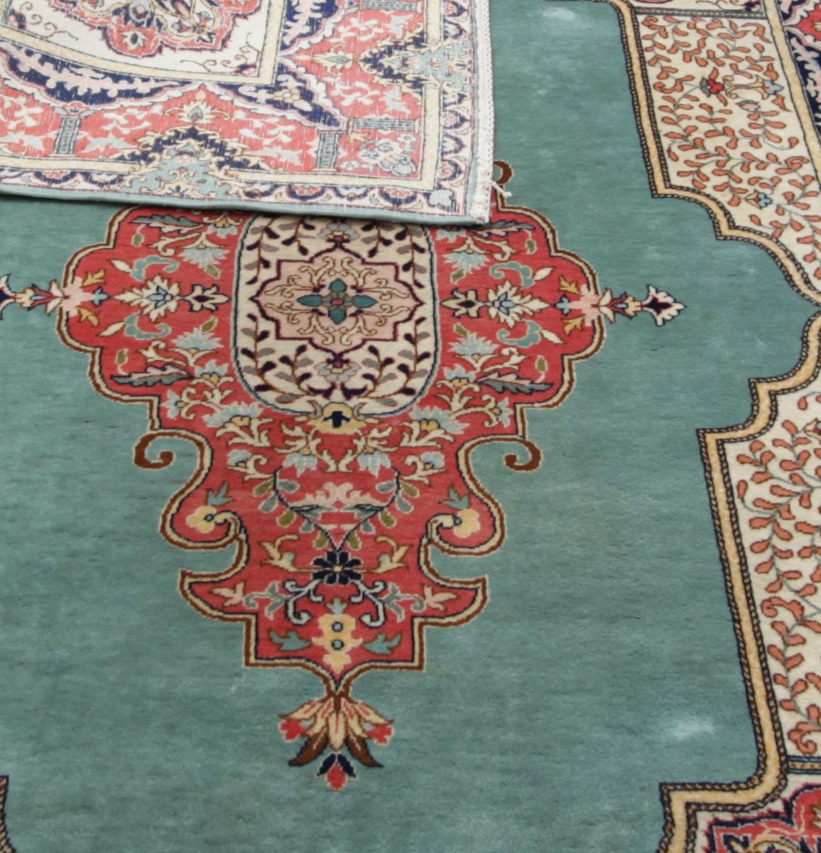 MATTA, orient, ca 240 x 171 cm.