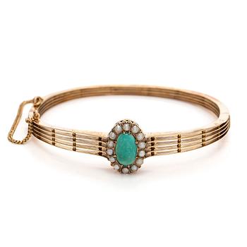Bracelet, 14K (56) gold with cabochon cut turquoise and pearls, Moscow, late 19th century.