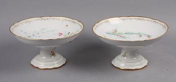FAT, 2 st samt ASSIETTER, 16 st, porslin, Rörstrand, 1800-talets slut.