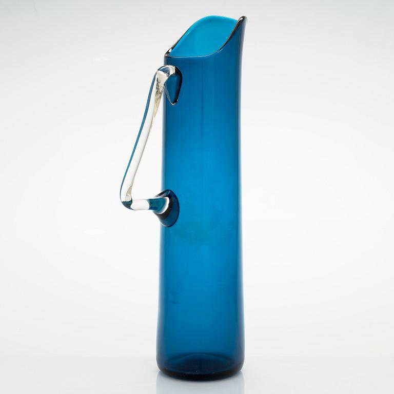 Nanny Still, a 'Harlequin' pitcher model 1743 for Riihimäki Glassworks.