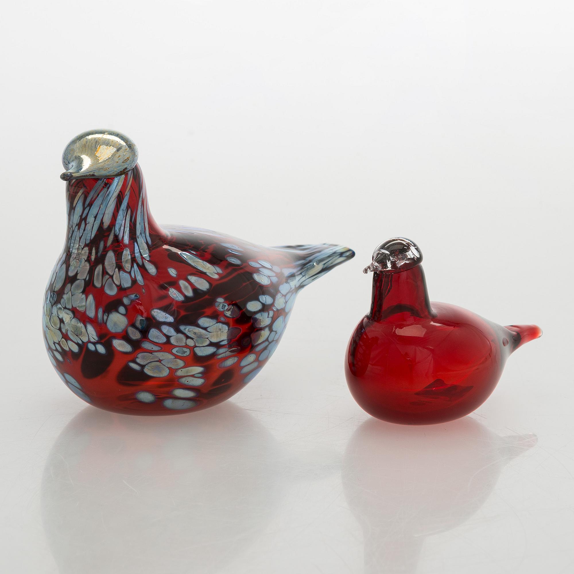 Oiva Toikka, a 'Ruby bird' and 'Little tern' glass birds, signed O. Toikka Iittala.